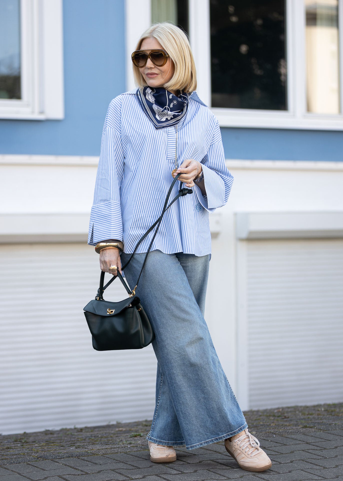 Bluse Blau gestreift mit XL-Manschette