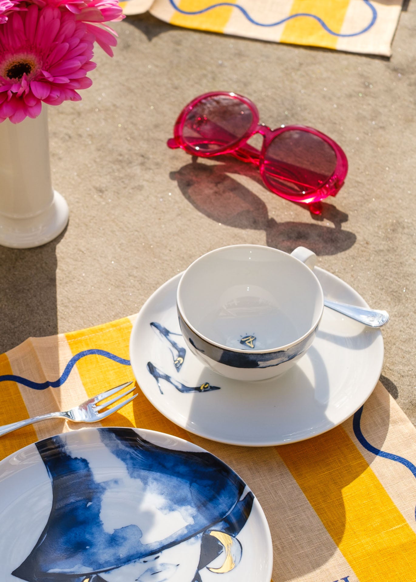 Cup with saucer 02 "La tasse"