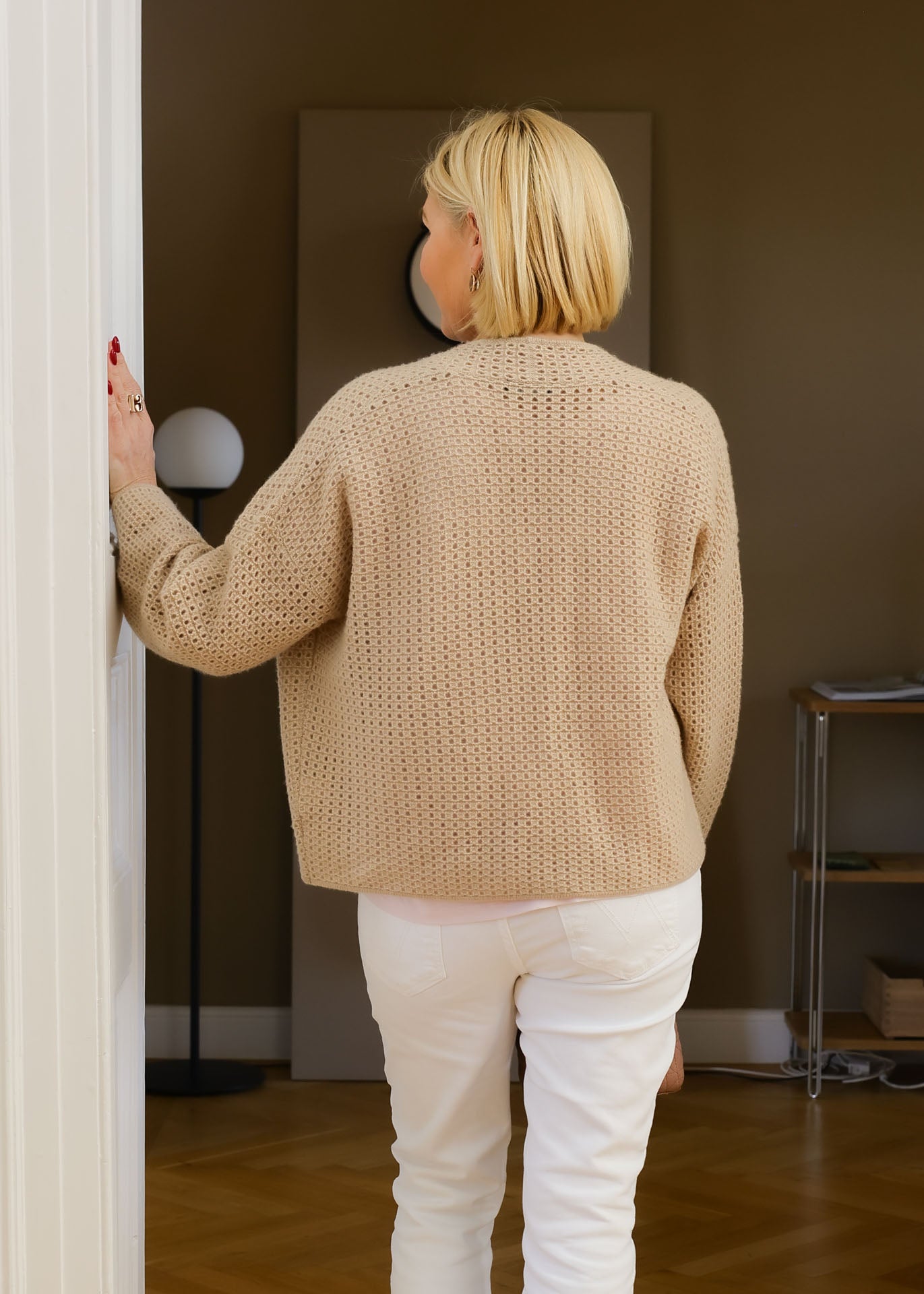 Cashmere cardigan with hole structure