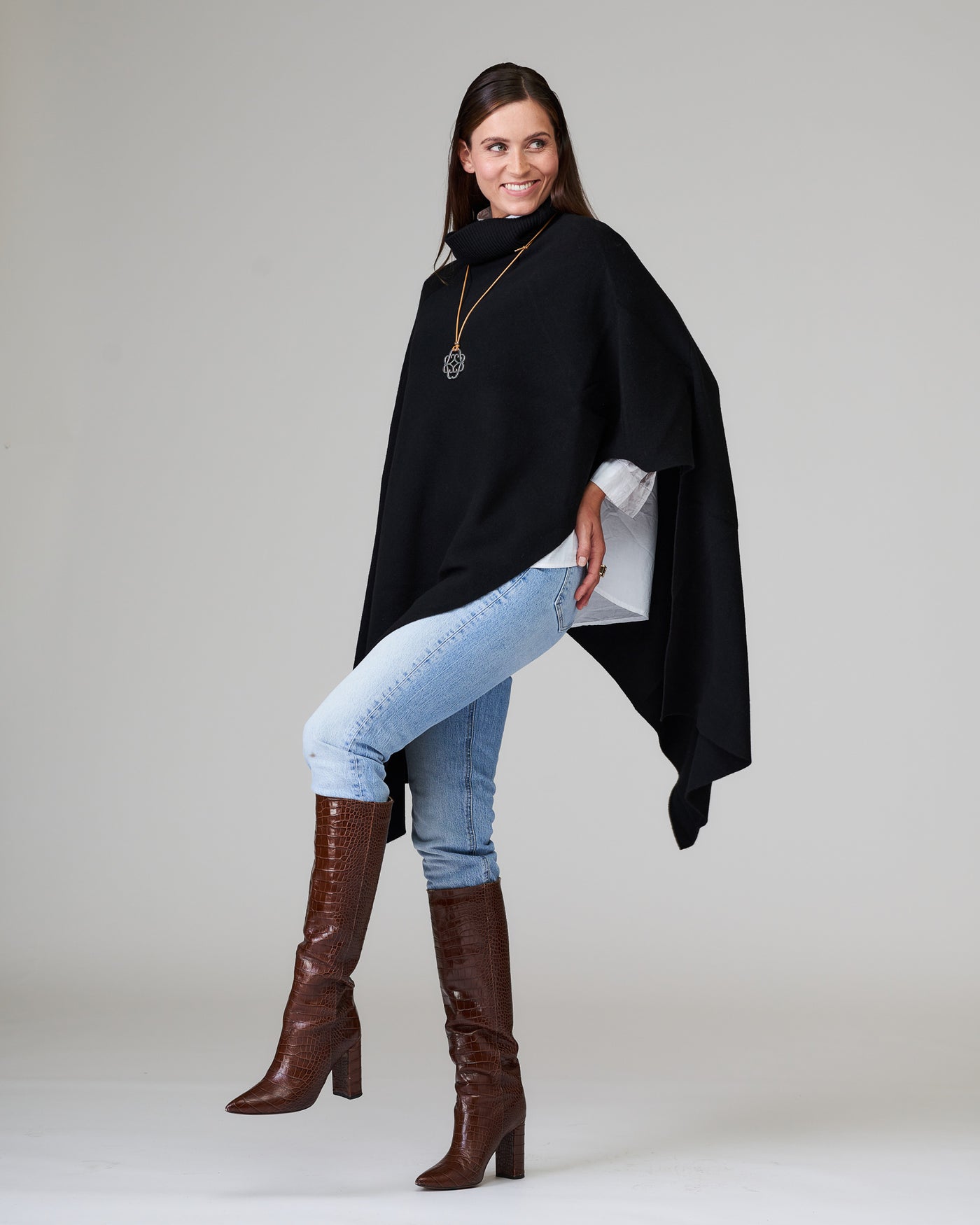 Poncho Schwarz 100%  Merino Wolle