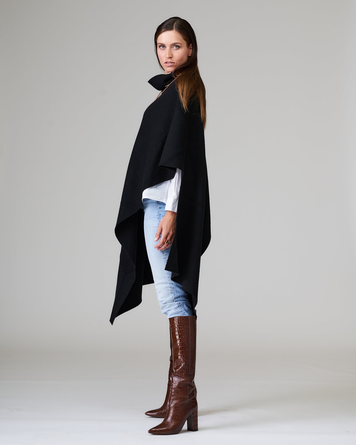 Poncho Schwarz 100%  Merino Wolle
