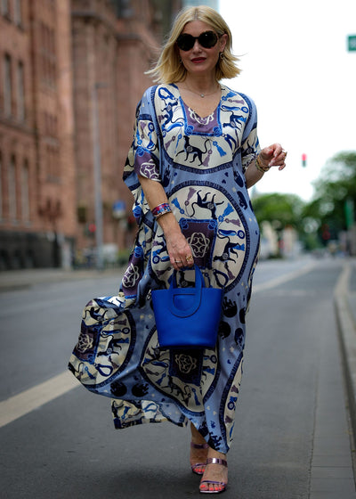 Robe caftan motif signature bleu